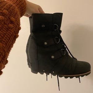 Sorel Joan of Artic Wedge tie bootie